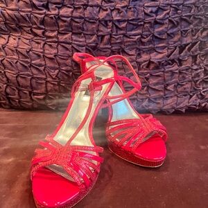 White House black market Fuchsia heels. Limited wear.